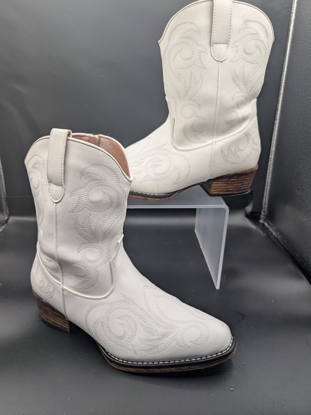 White Western Embroidered Mid-Calf Women's Boots